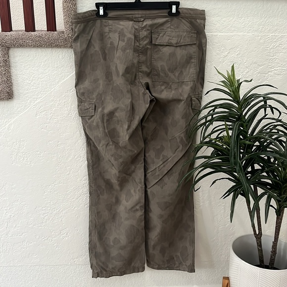 JAMES PERSE Men’s Camo Relaxed Cargo Pants Size 4/XL USED - Picture 3 of 17